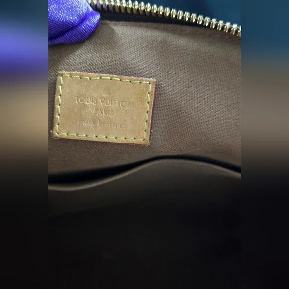 Louis Vuitton Tivoli GM Shoulder Bag - Picture 11 of 16